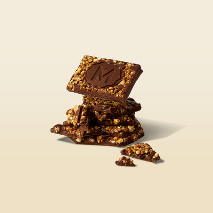 Dark chocolate bar with caramelized cinnamon cashew pieces and broken chunks